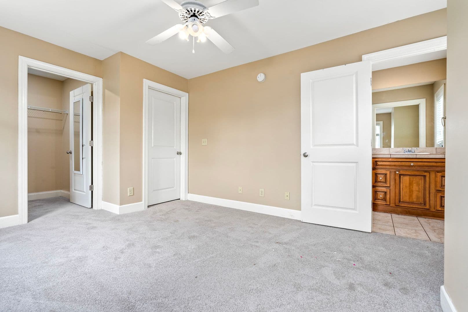 Auburn House: 1957 Wire Rd Unit 27