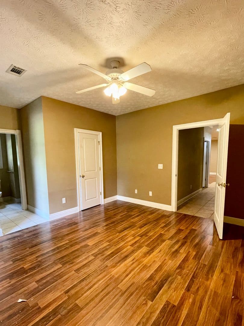 Auburn House: 1350 Teaberry Court