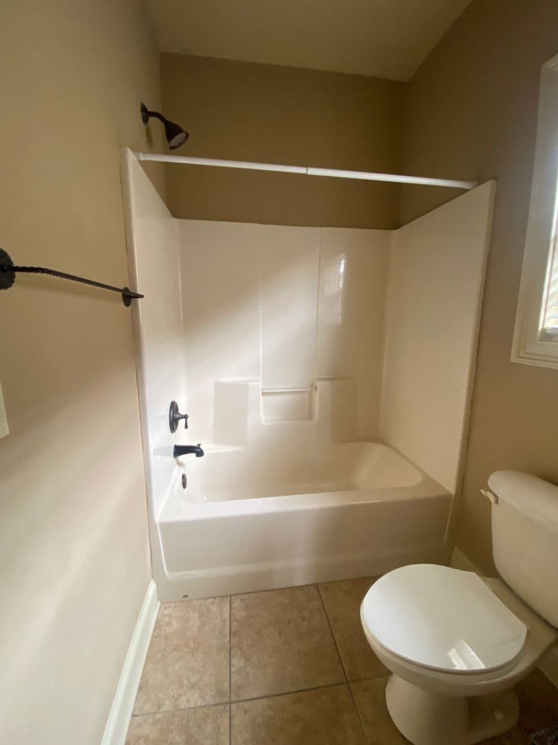 Auburn House: 1076 Runningvine Lane