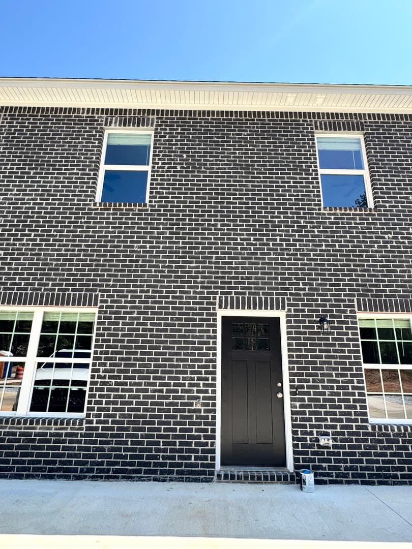 Auburn House: 2038 Downs Way