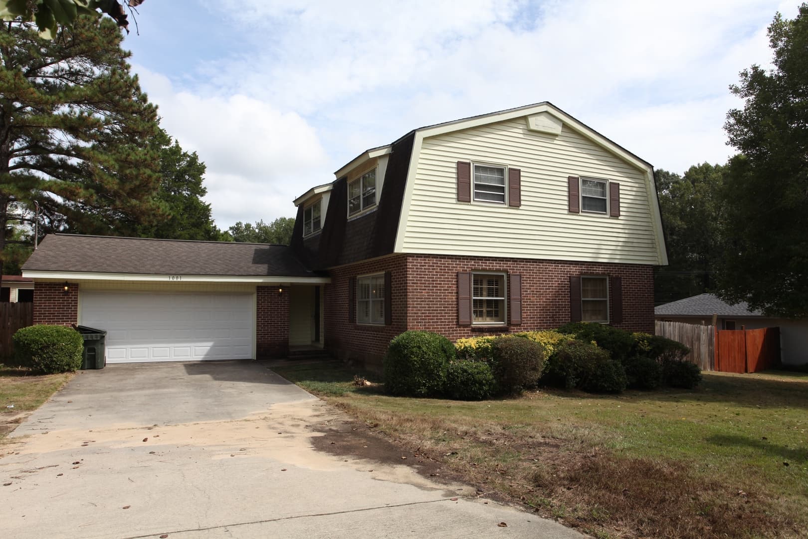 Auburn House: 1001 S Dean Road