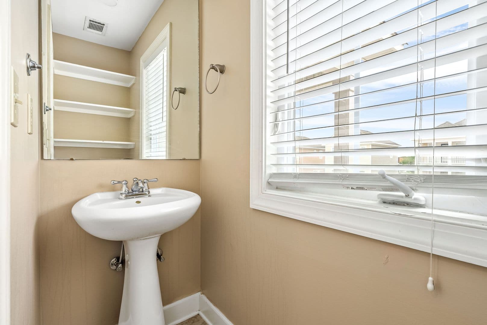 Auburn House: 1957 Wire Rd Unit 27