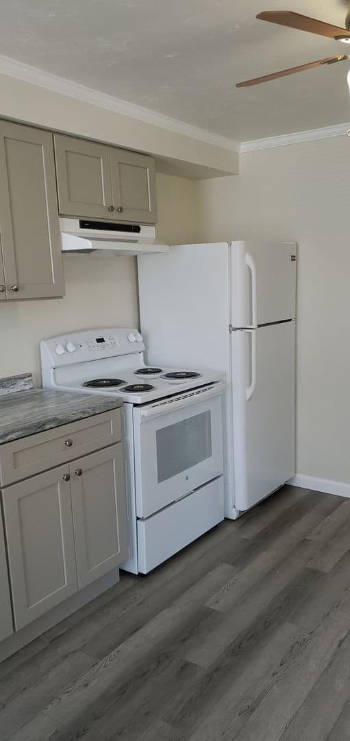 Uxbridge Apartment: 12 Cross St.