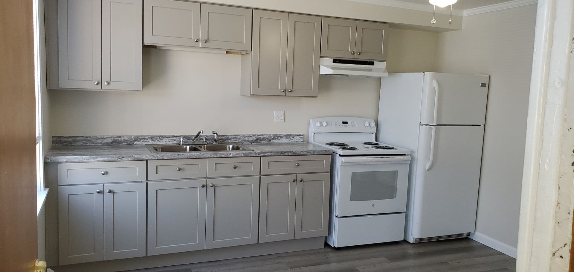 Uxbridge Apartment: 12 Cross St.