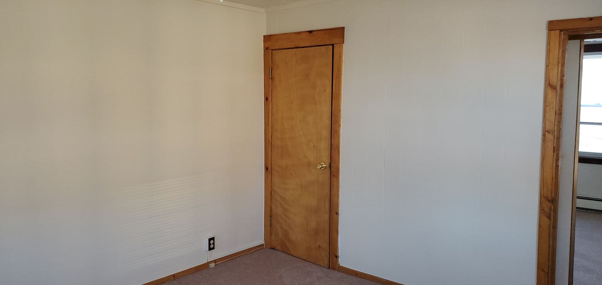 Uxbridge Apartment: 12 Cross St.
