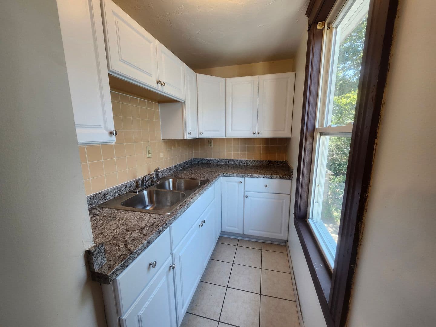 Worcester Apartment: 48 Everard St