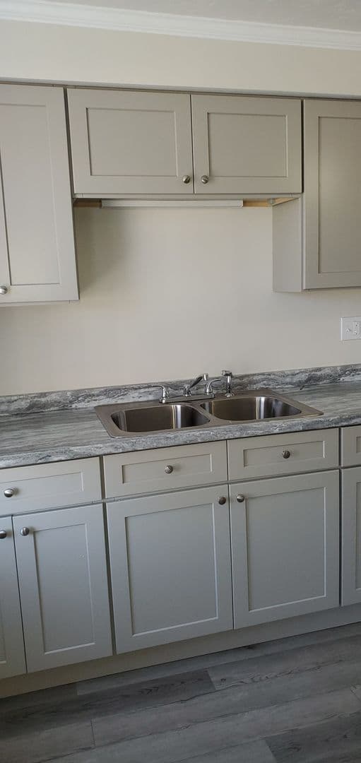 Uxbridge Apartment: 12 Cross St.