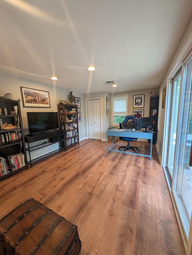 Uxbridge House: 104 E Hartford Ave