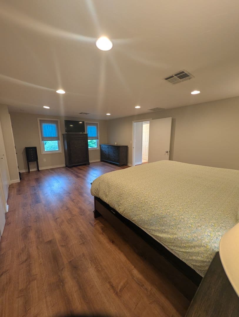 Uxbridge House: 104 E Hartford Ave