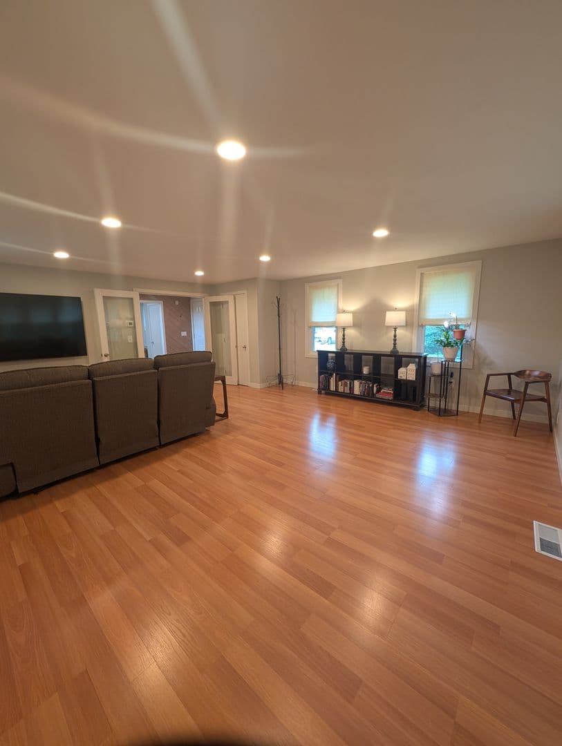 Uxbridge House: 104 E Hartford Ave