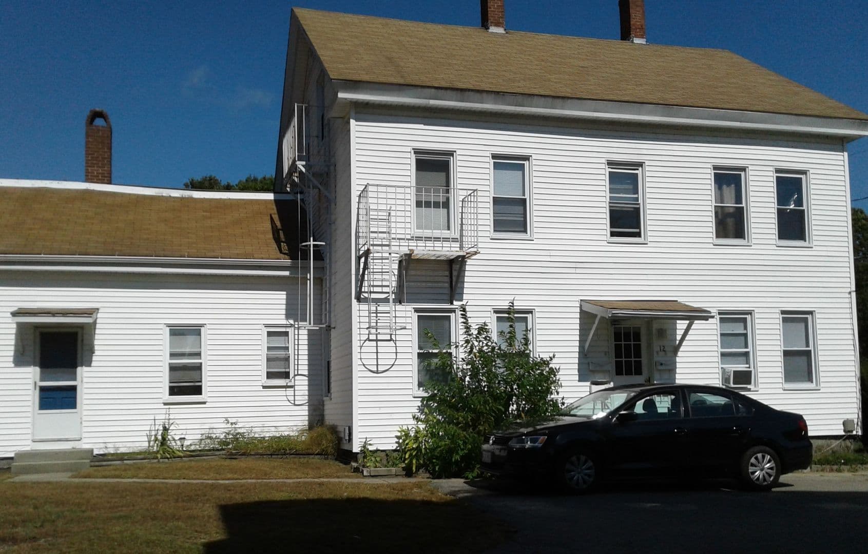Uxbridge Apartment: 12 Cross St.
