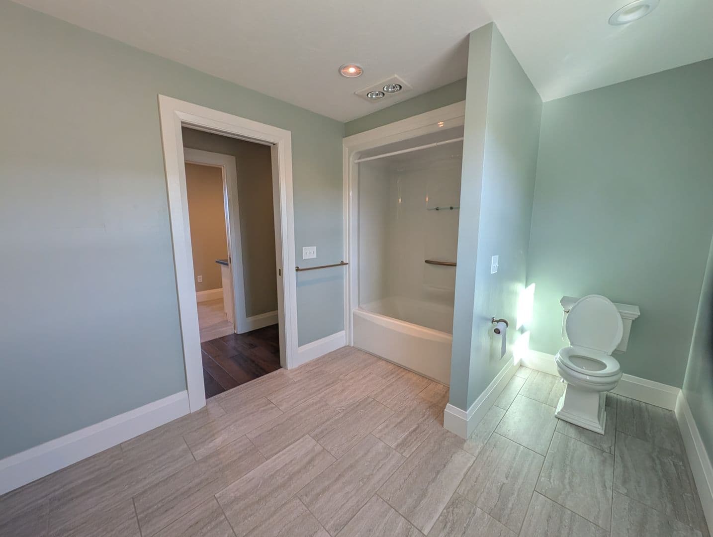 Douglas House: 36 Monroe Street