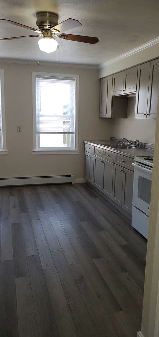 Uxbridge Apartment: 12 Cross St.