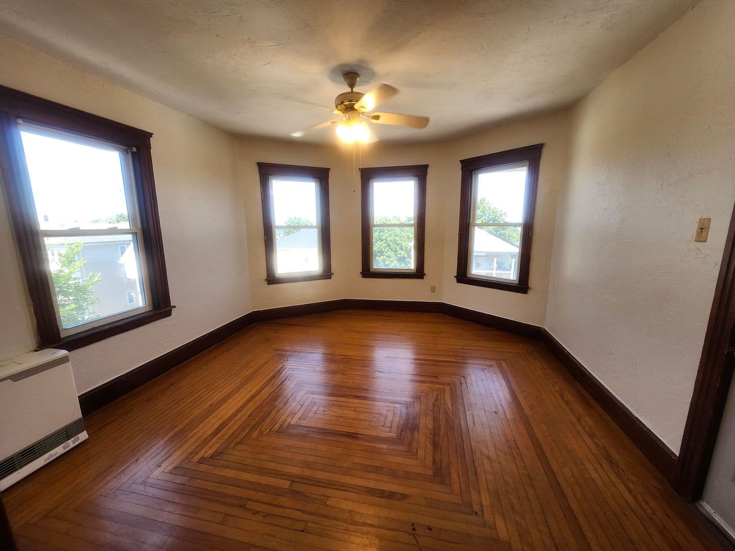 Worcester Apartment: 48 Everard St