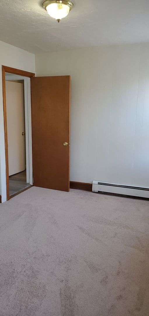 Uxbridge Apartment: 12 Cross St.