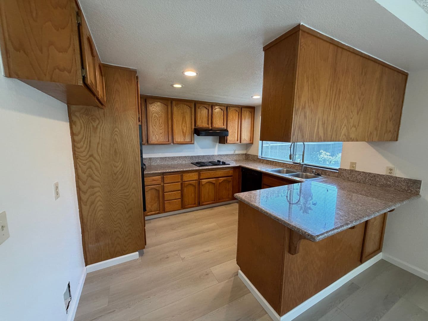 Sacramento House: 872 Shellwood Way
