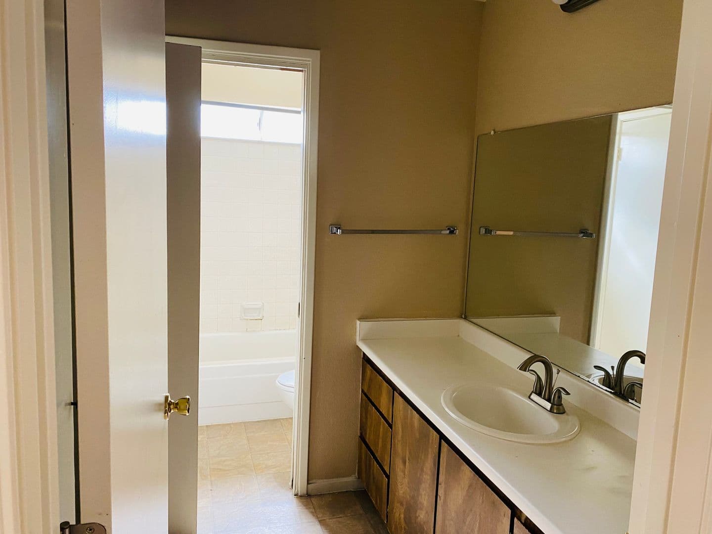 Sacramento House: 8236 Center Pkwy #59