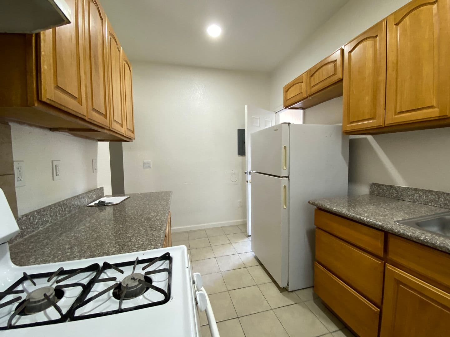 Stockton Apartment: 729, 731, 733 & 735 N Sutter St