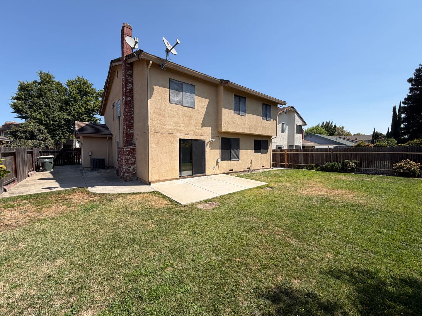 Sacramento House: 872 Shellwood Way