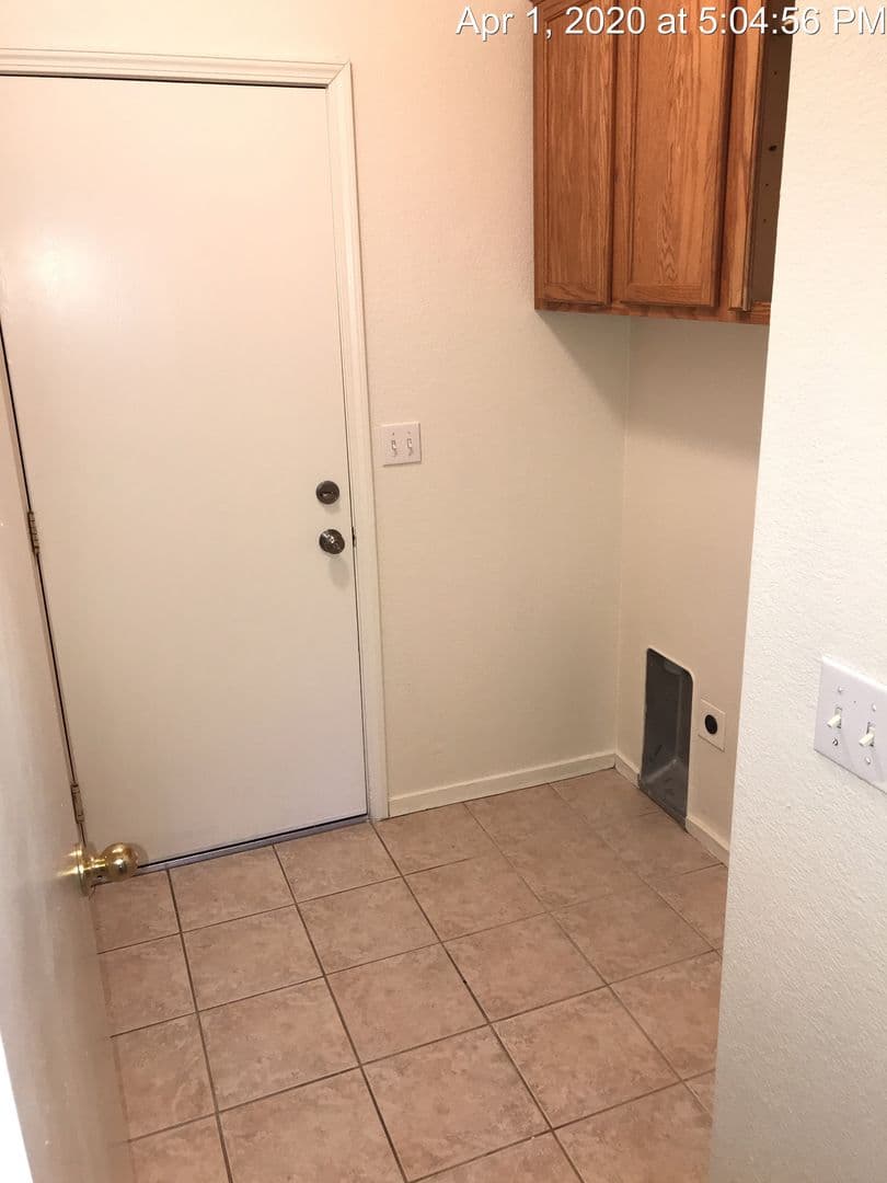 Sacramento House: 10 Maccan Ct