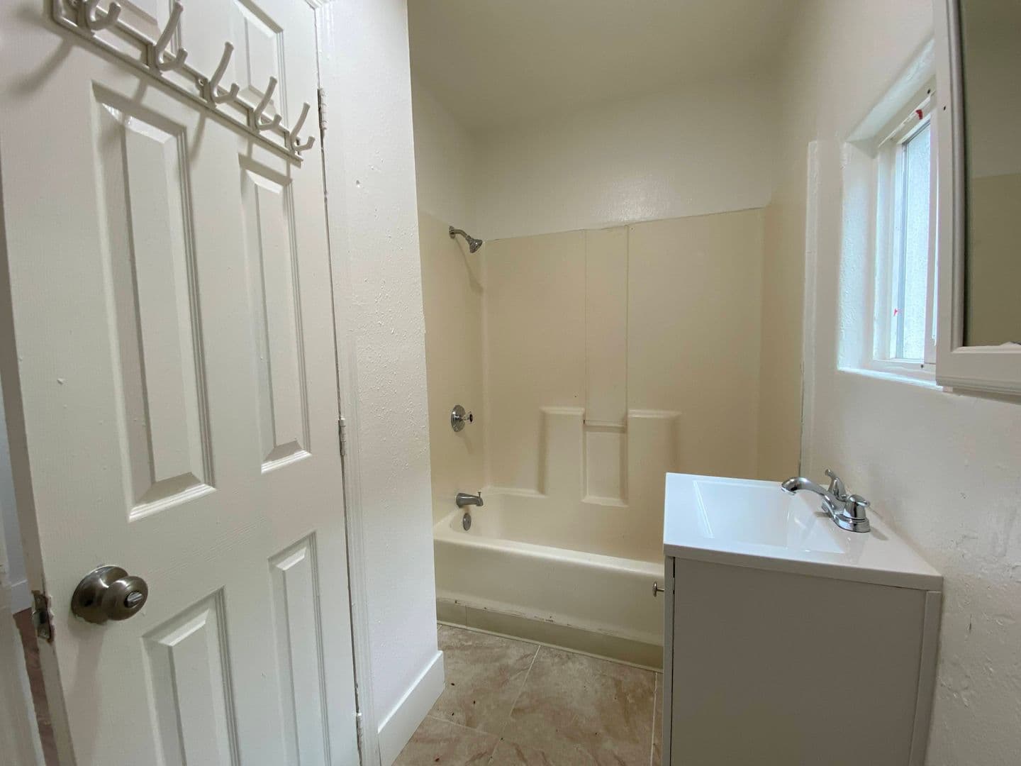 Stockton Apartment: 462 Delhi Ave