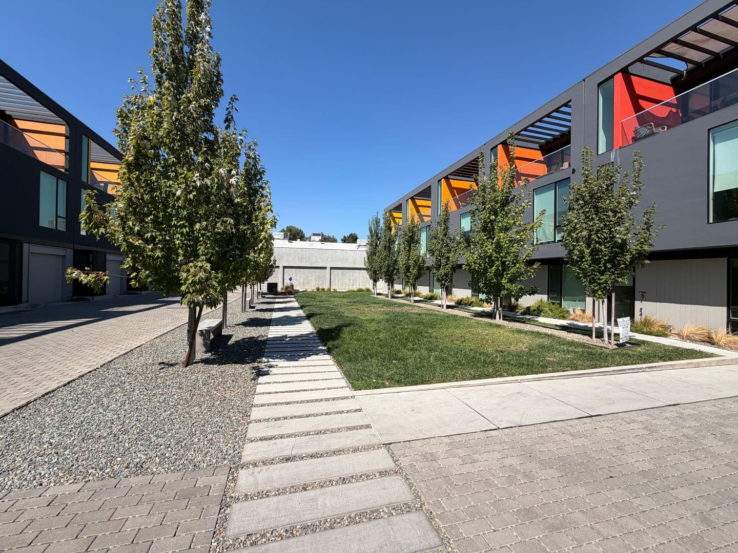 Sacramento Multiplex: 2419 Binnen Ln