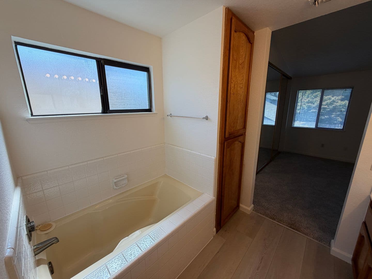 Sacramento House: 872 Shellwood Way