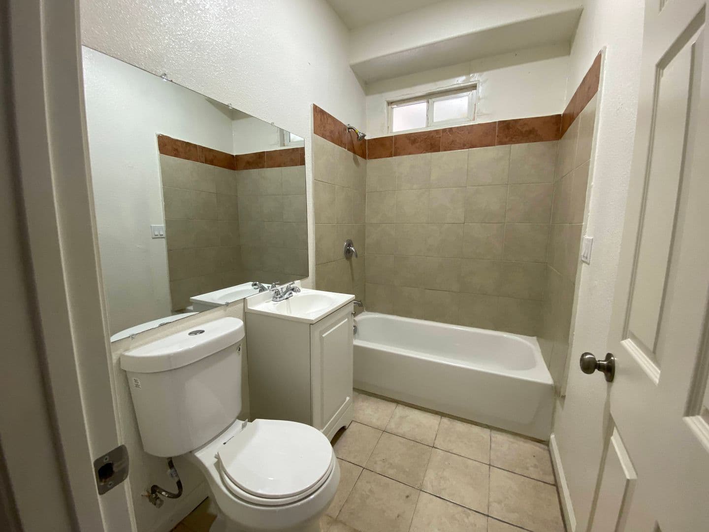 Stockton Apartment: 733 N Sutter St