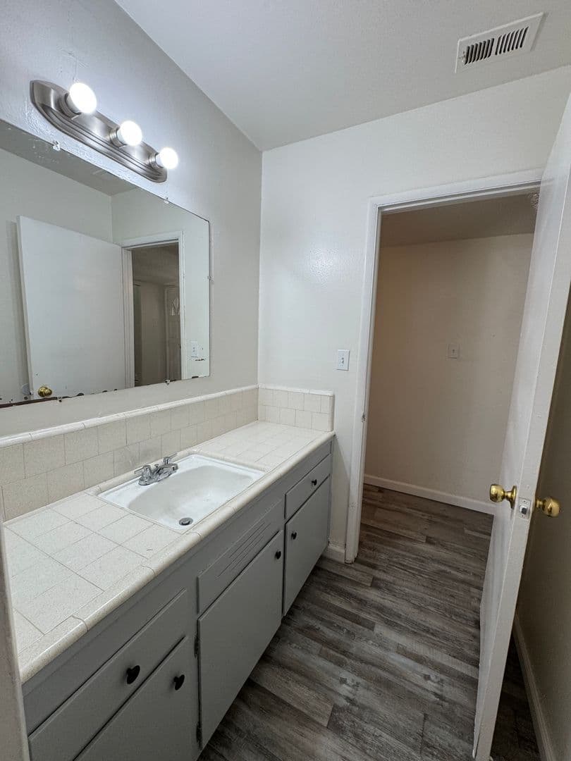 Stockton House: 309 Cordova Ln
