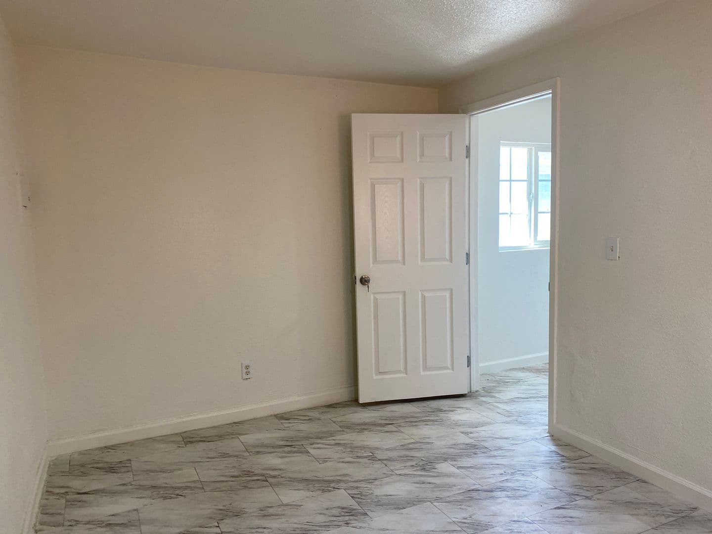 Stockton Apartment: 462 Delhi Ave