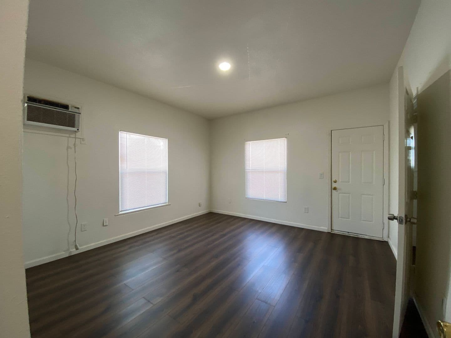 Stockton Apartment: 729, 731, 733 & 735 N Sutter St