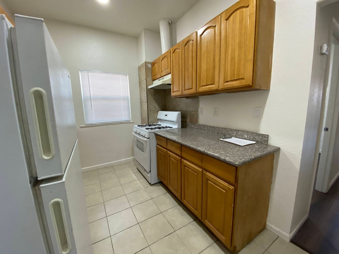Stockton Apartment: 733 N Sutter St