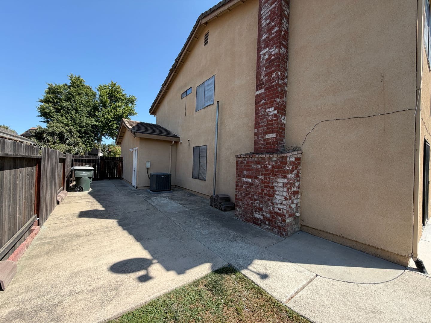 Sacramento House: 872 Shellwood Way