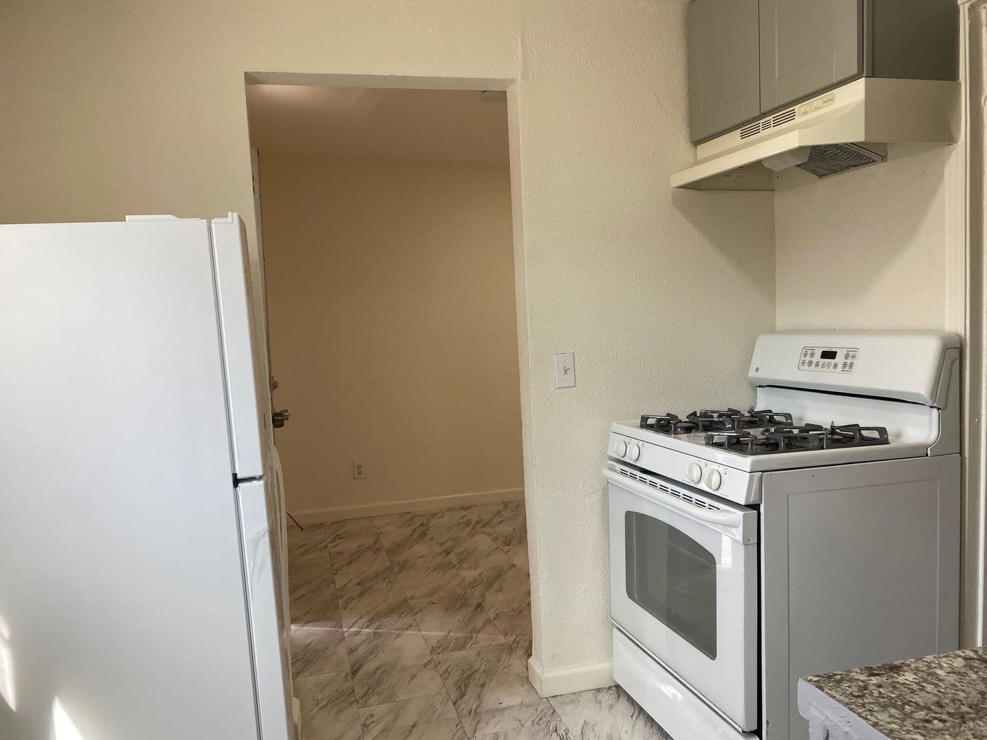 Stockton Apartment: 462 Delhi Ave