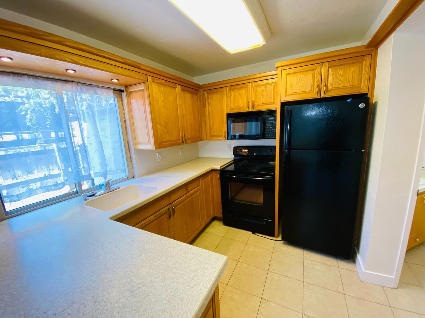 Sacramento Townhome: 8868 La Riviera Dr
