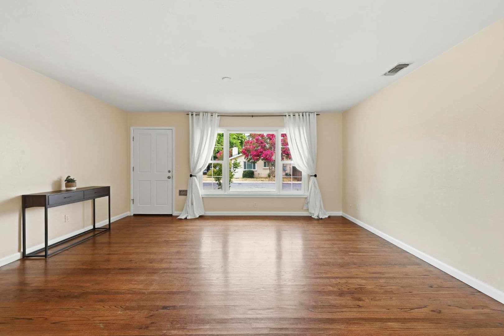 Elk Grove House: 8954 Truman St
