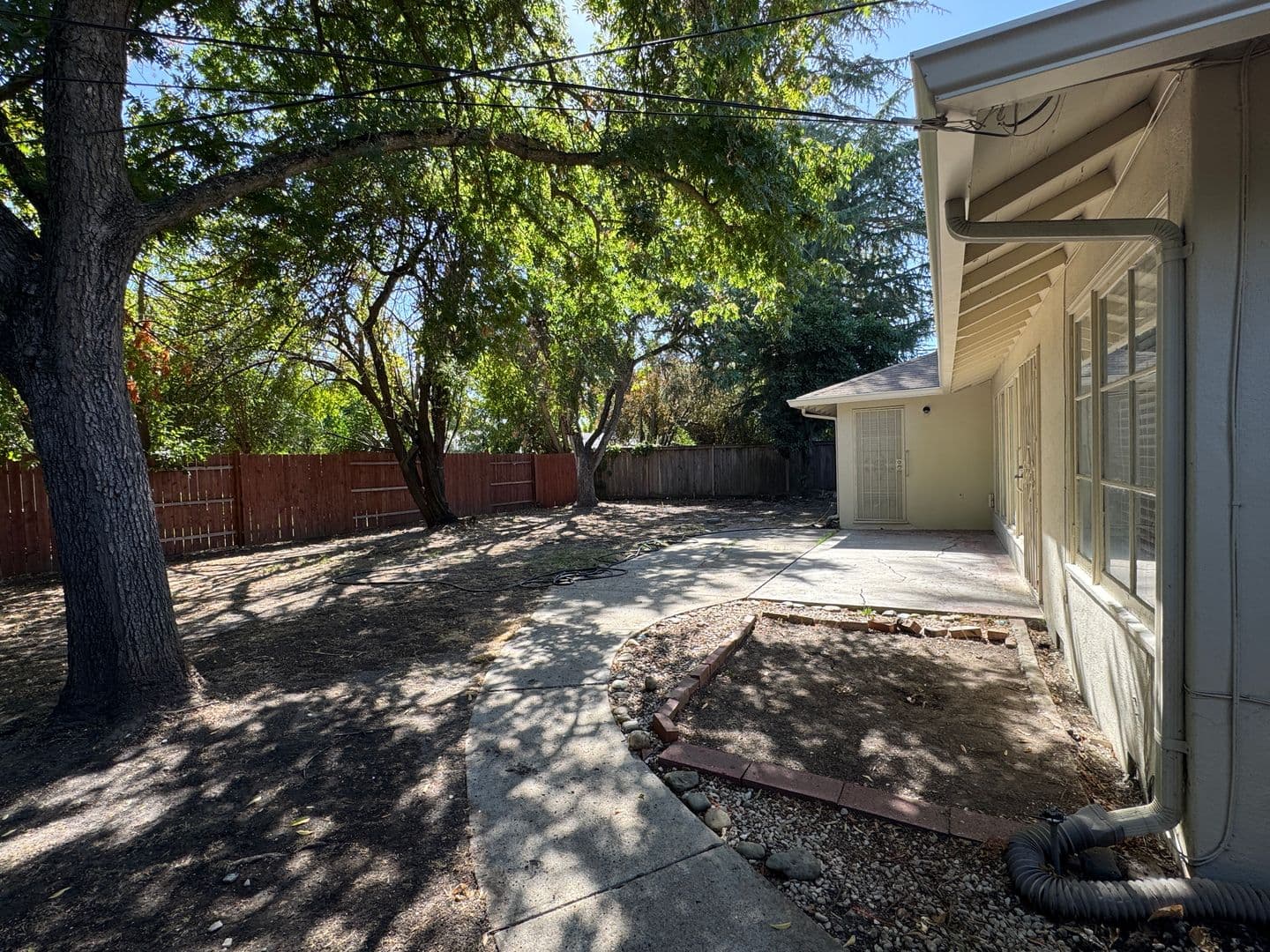 Stockton House: 1220 W Benjamin Holt Dr