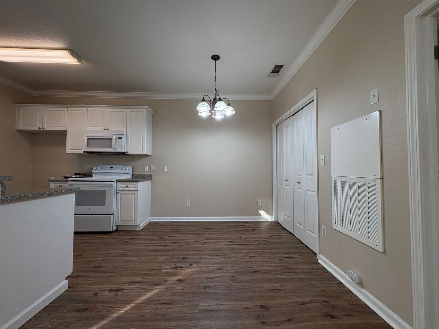 Stockton House: 8905 Davis Rd