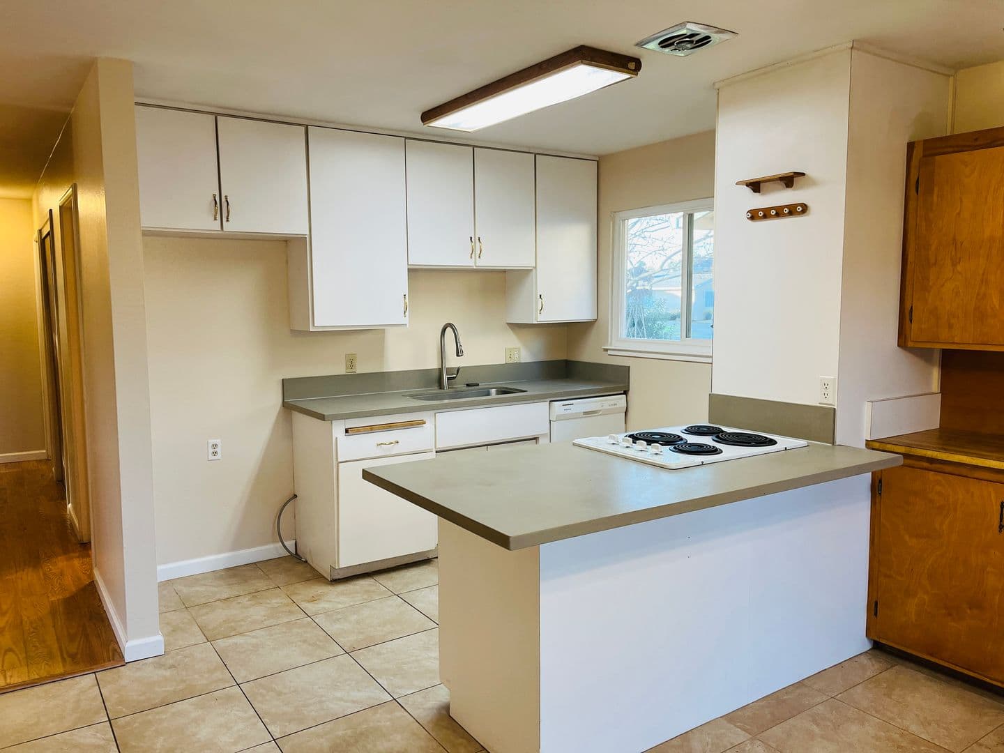 Elk Grove House: 9345 Emily St