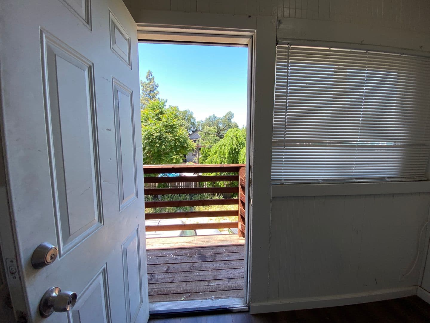 Stockton Apartment: 729, 731, 733 & 735 N Sutter St