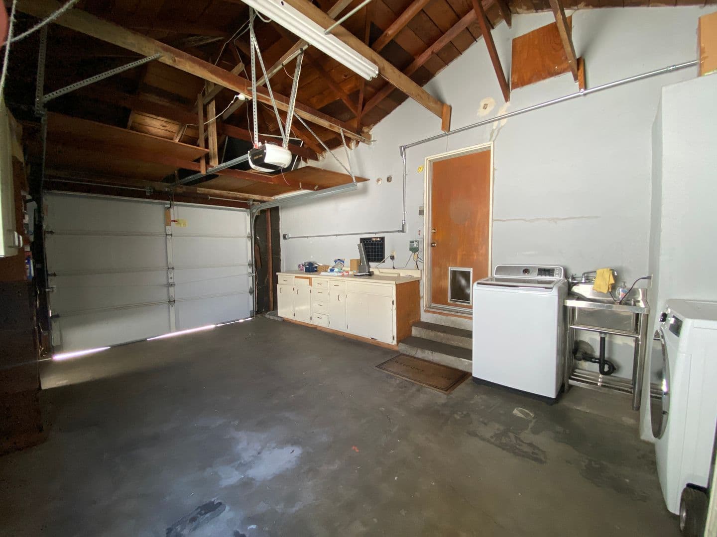 Sacramento House: 5805 20th Ave