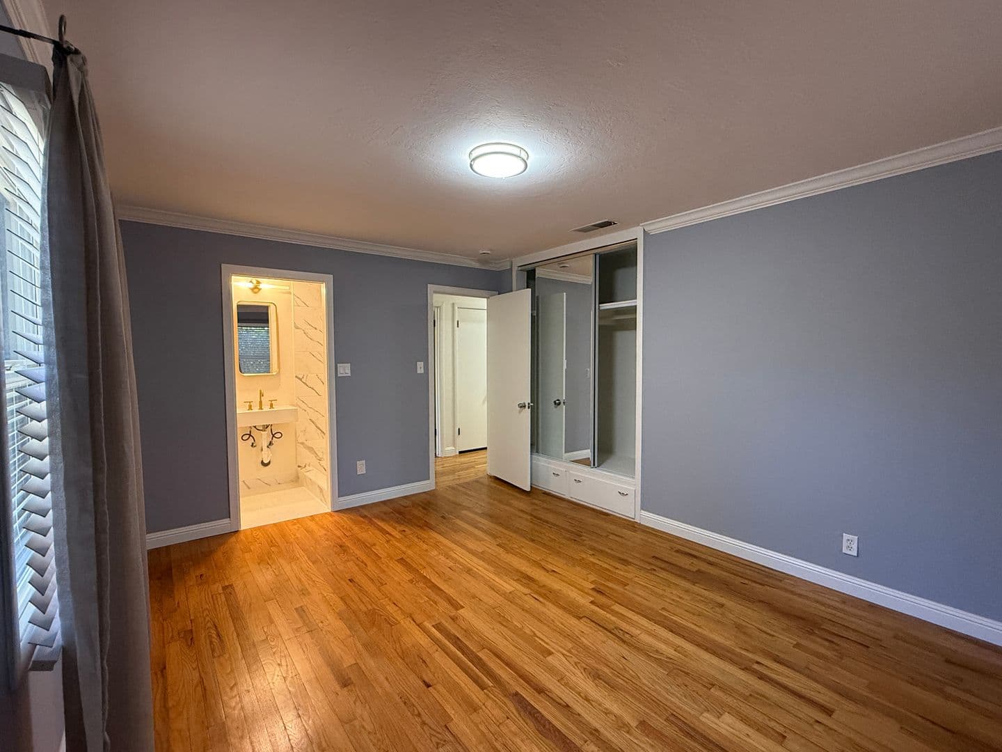 Sacramento House: 5805 20th Ave