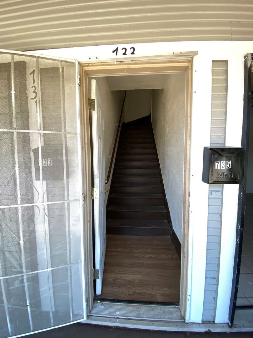 Stockton Apartment: 729, 731, 733 & 735 N Sutter St