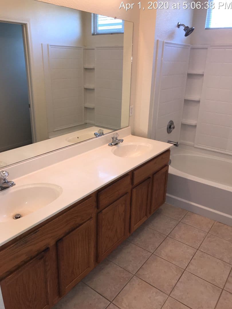 Sacramento House: 10 Maccan Ct