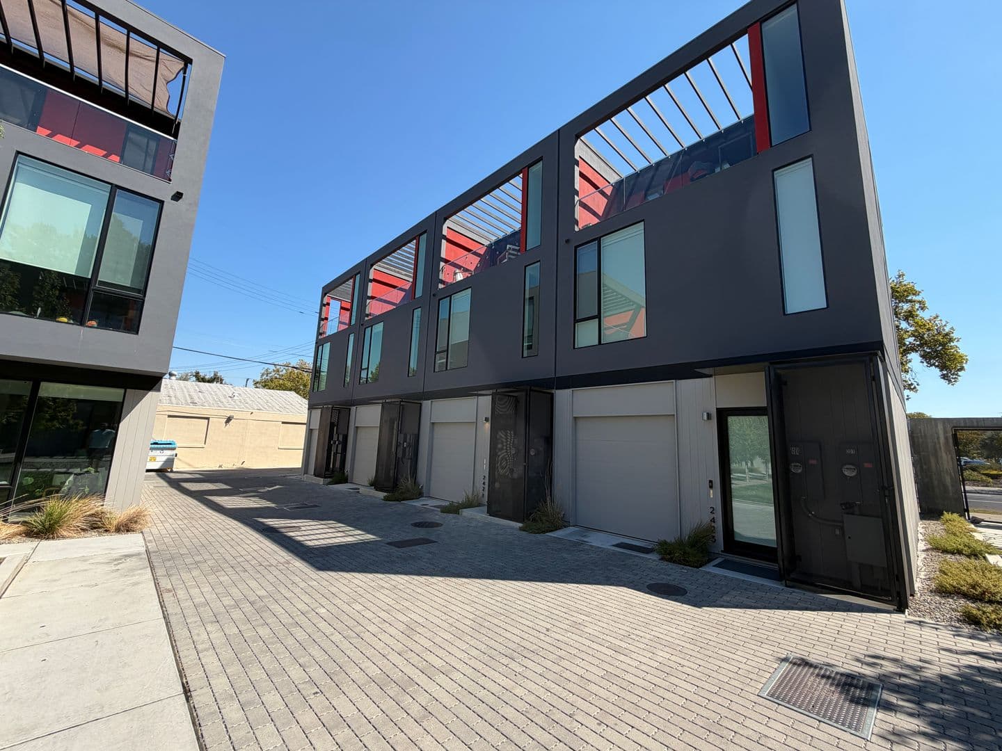 Sacramento Multiplex: 2419 Binnen Ln