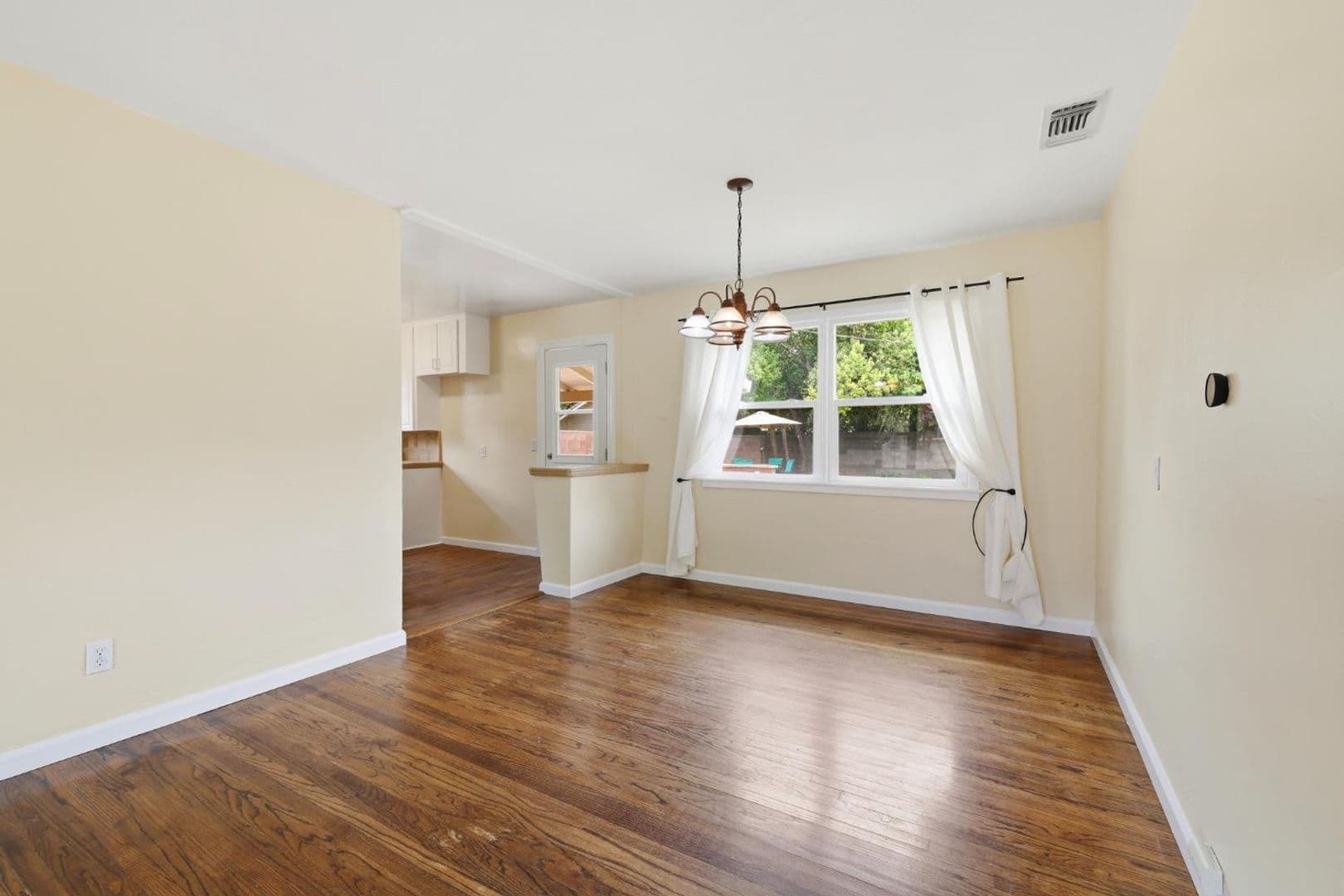 Elk Grove House: 8954 Truman St