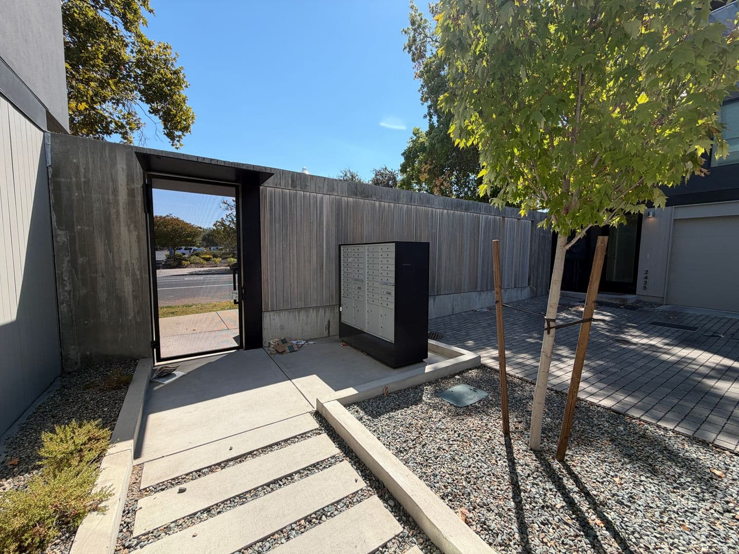 Sacramento Multiplex: 2419 Binnen Ln
