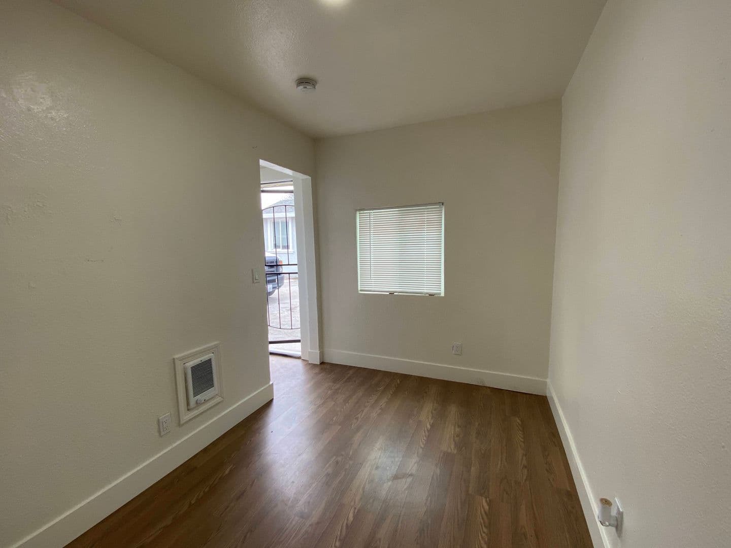 Stockton Apartment: 462 Delhi Ave