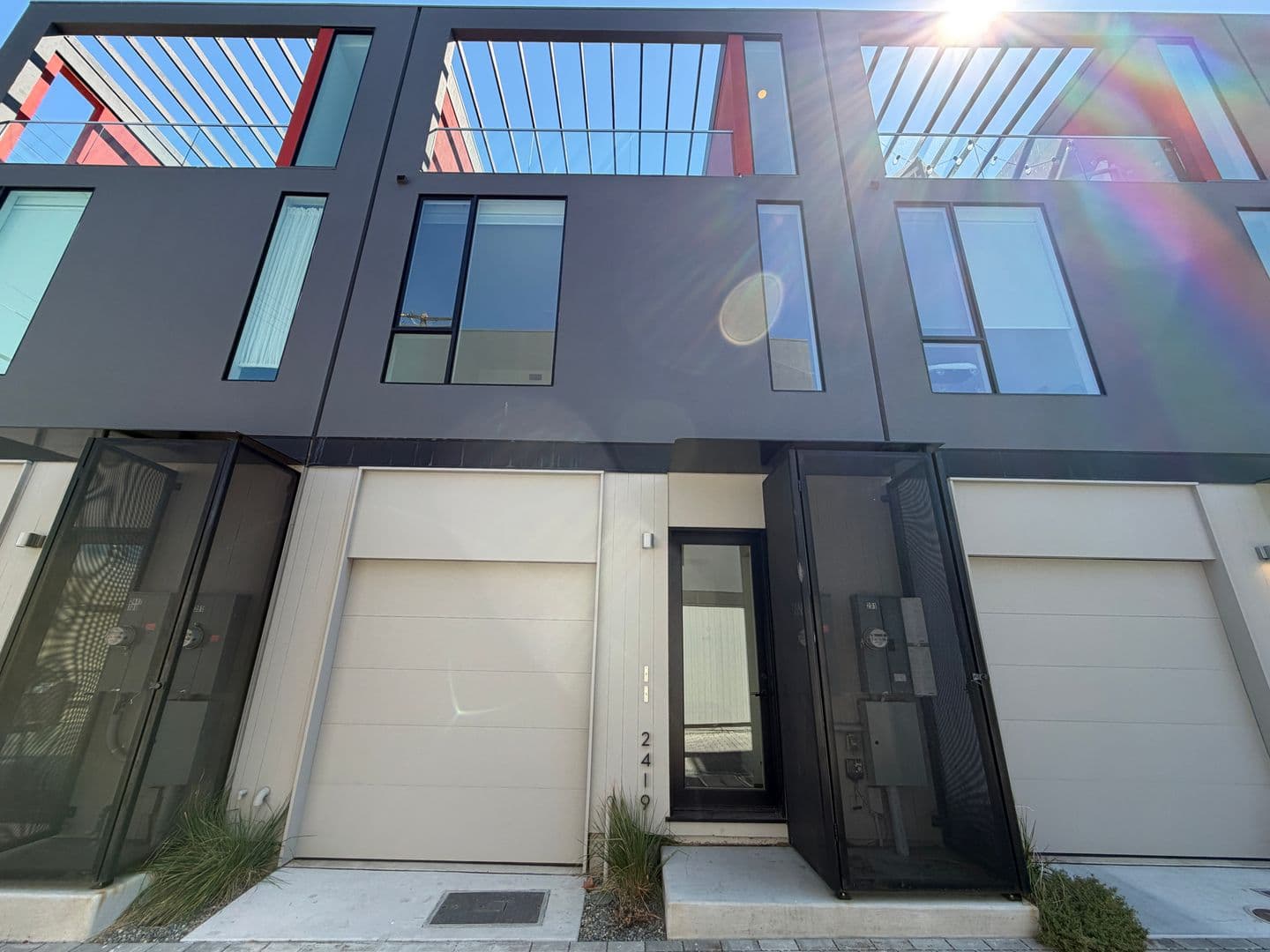 Sacramento Multiplex: 2419 Binnen Ln