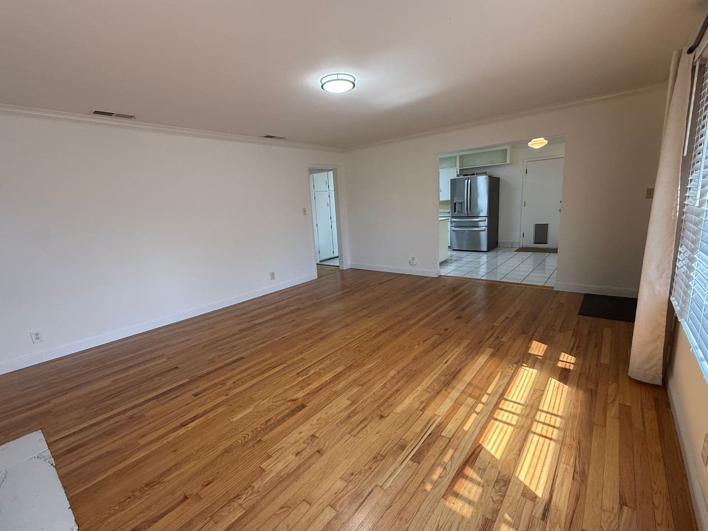 Sacramento House: 5805 20th Ave